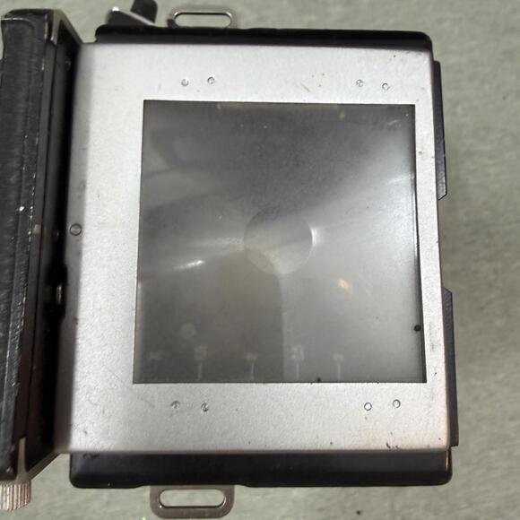 Mamiya C330 Professional TLR Camera with 105mm F/3.5 + 180mm Lens - Picture 12 of 14